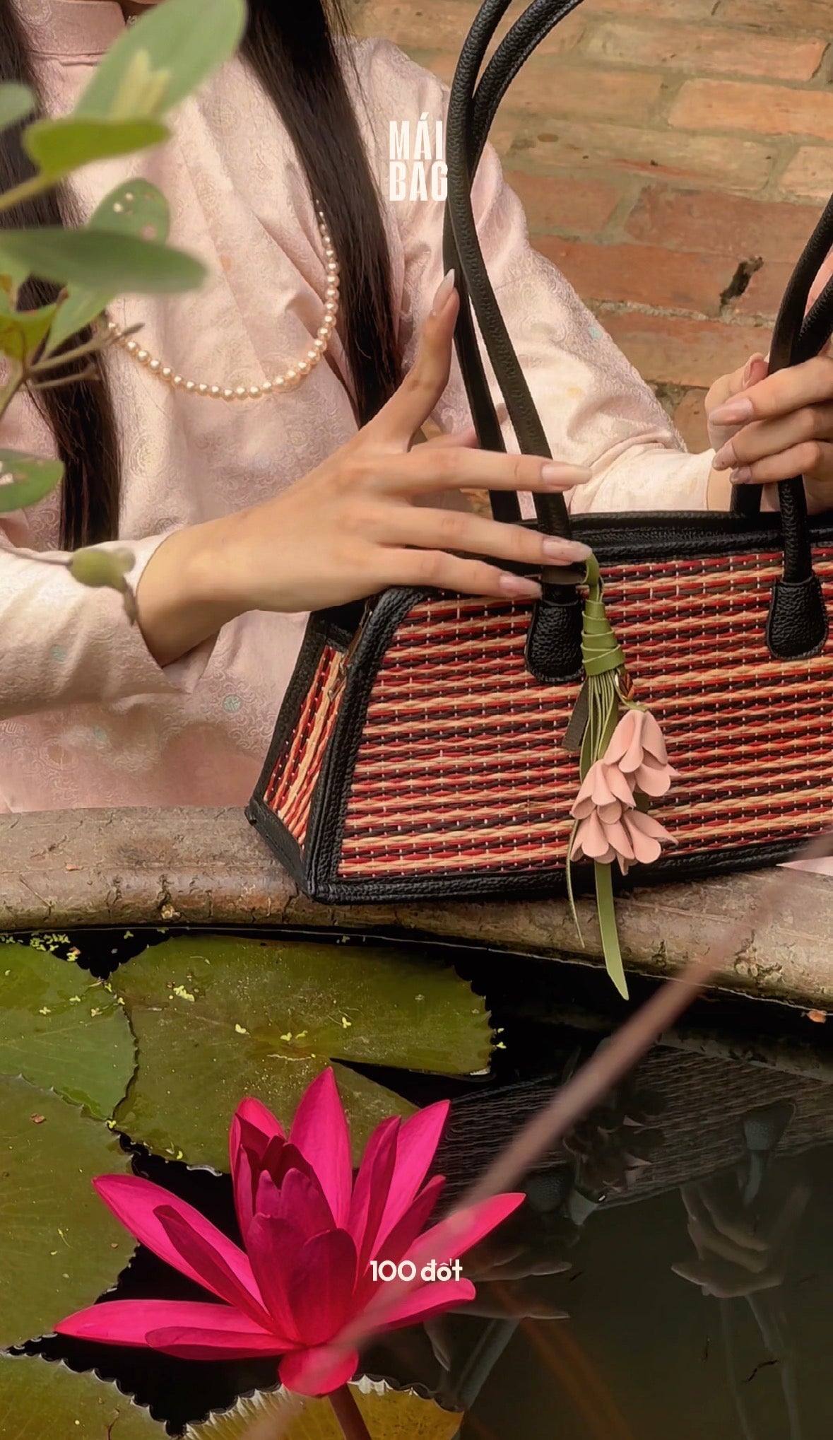 MÁI BAG - Brown small striped UZU weave